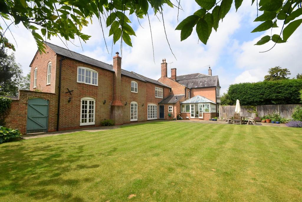 5 bedroom character property for sale in Victoria Cottage, Dunstall