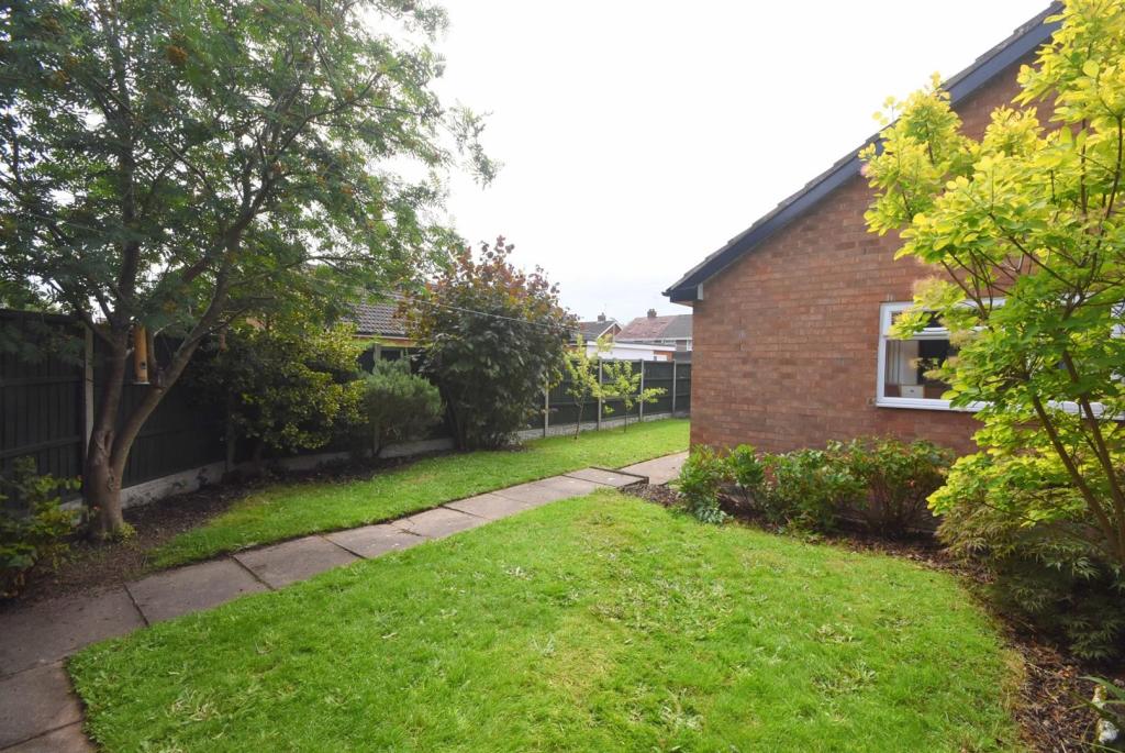 3 bedroom semidetached bungalow for sale in Cedar Road, Barton under