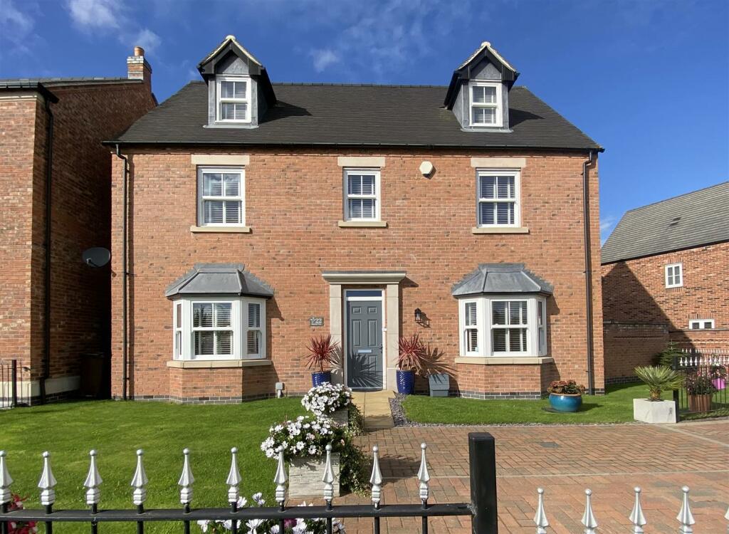 5 bedroom detached house for sale in Bluebell Way, Tutbury, DE13