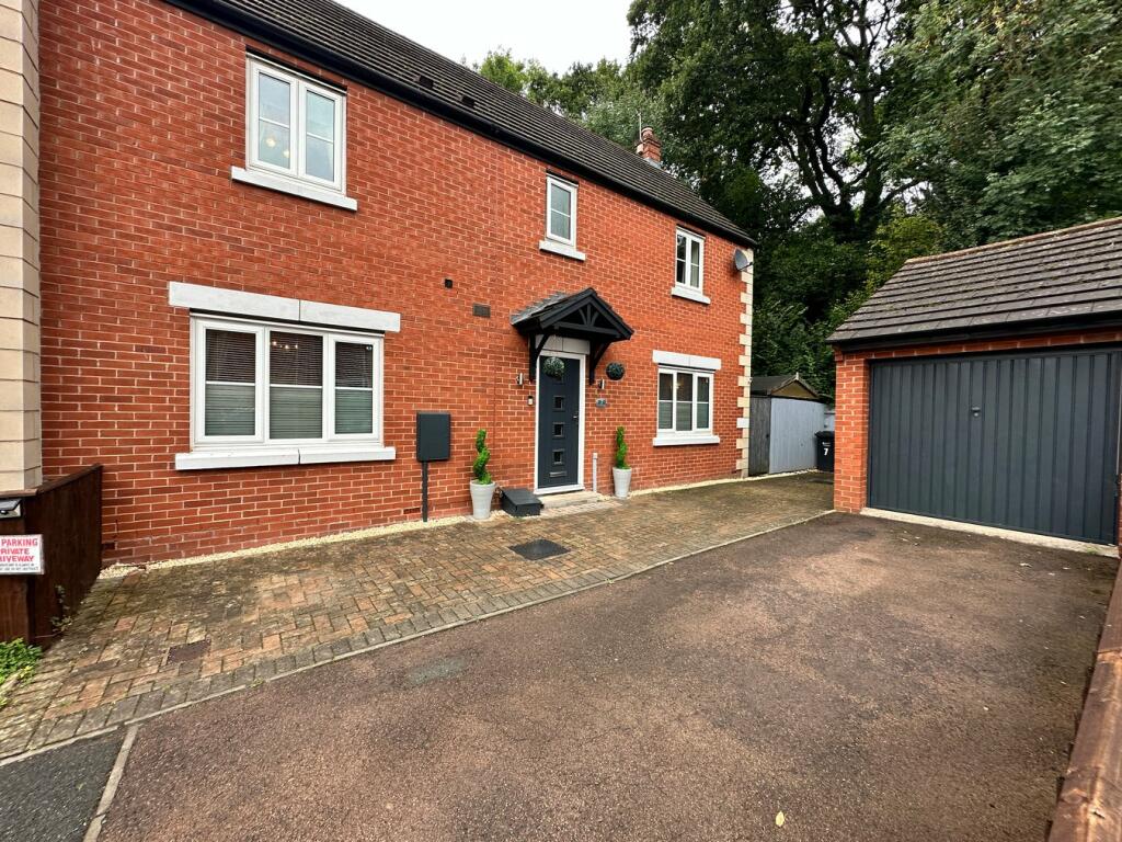 4 bedroom semidetached house for sale in The Leasowes, Ledbury, HR8