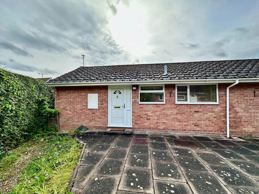 2 bedroom bungalow for sale in Queens Court, Ledbury, HR8