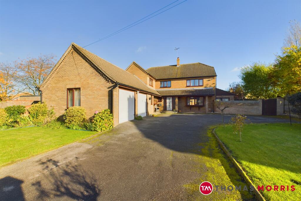 4 bedroom detached house for sale in High Street, Sawtry, Huntingdon