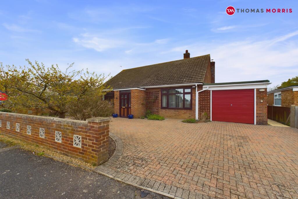3 bedroom bungalow for sale in Eaton Close, Hartford, Huntingdon