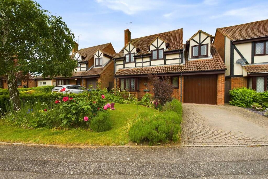 4 bedroom detached house for sale in Cob Place, Godmanchester, Huntingdon, Cambridgeshire, PE29