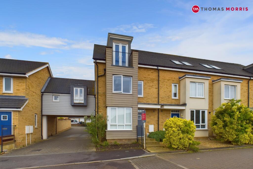 4 bedroom end of terrace house for sale in Cromwell Drive