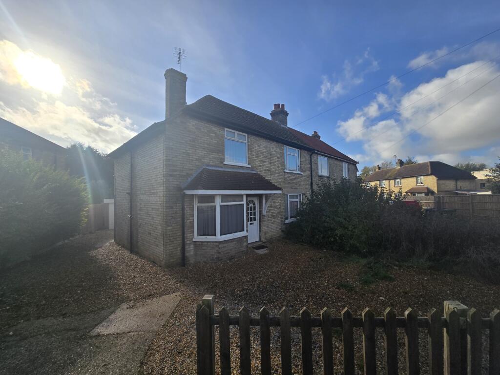 3 bedroom semidetached house for sale in Avenue Road, Huntingdon