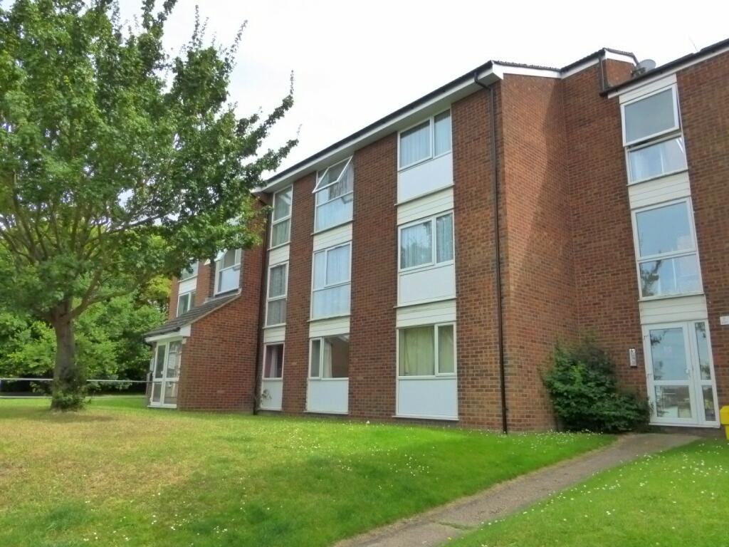 2 bedroom apartment for sale in Scott Close, Royston, Herts, SG8