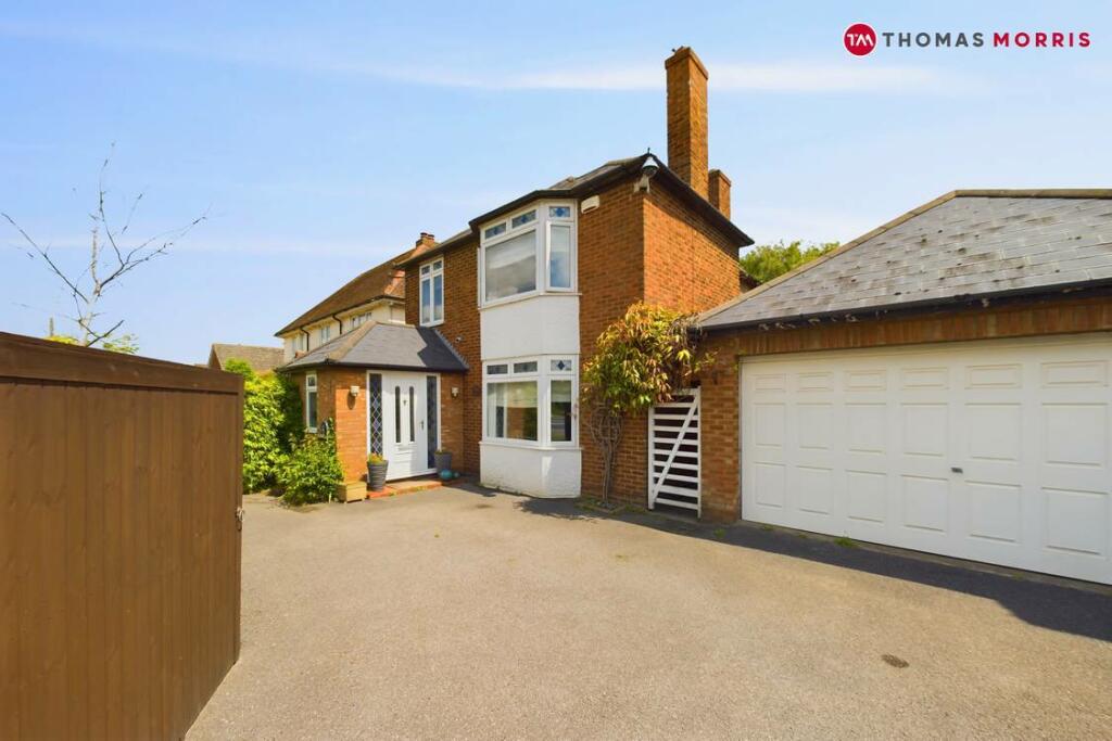 3 bedroom detached house for sale in Old North Road, Royston