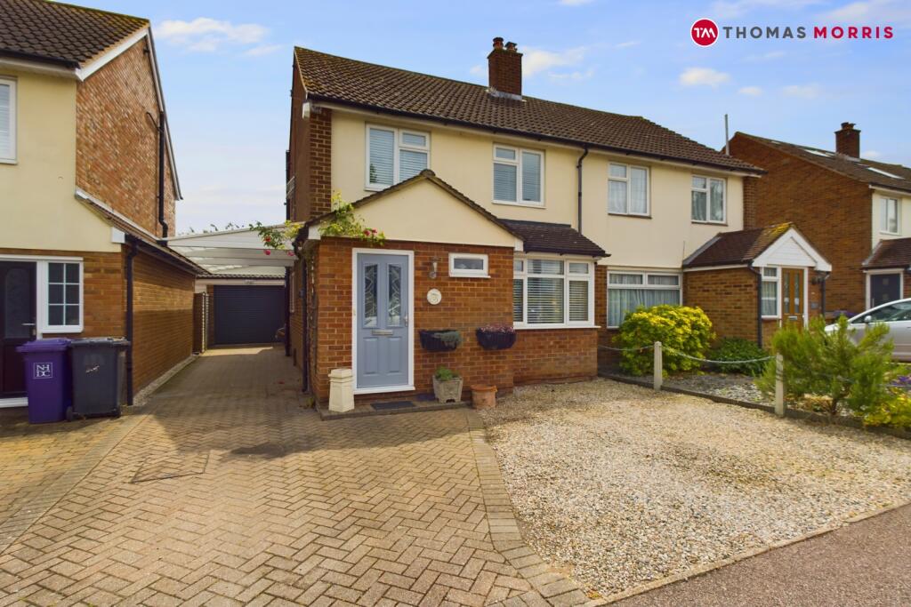 3 bedroom semidetached house for sale in Garden Walk, Royston