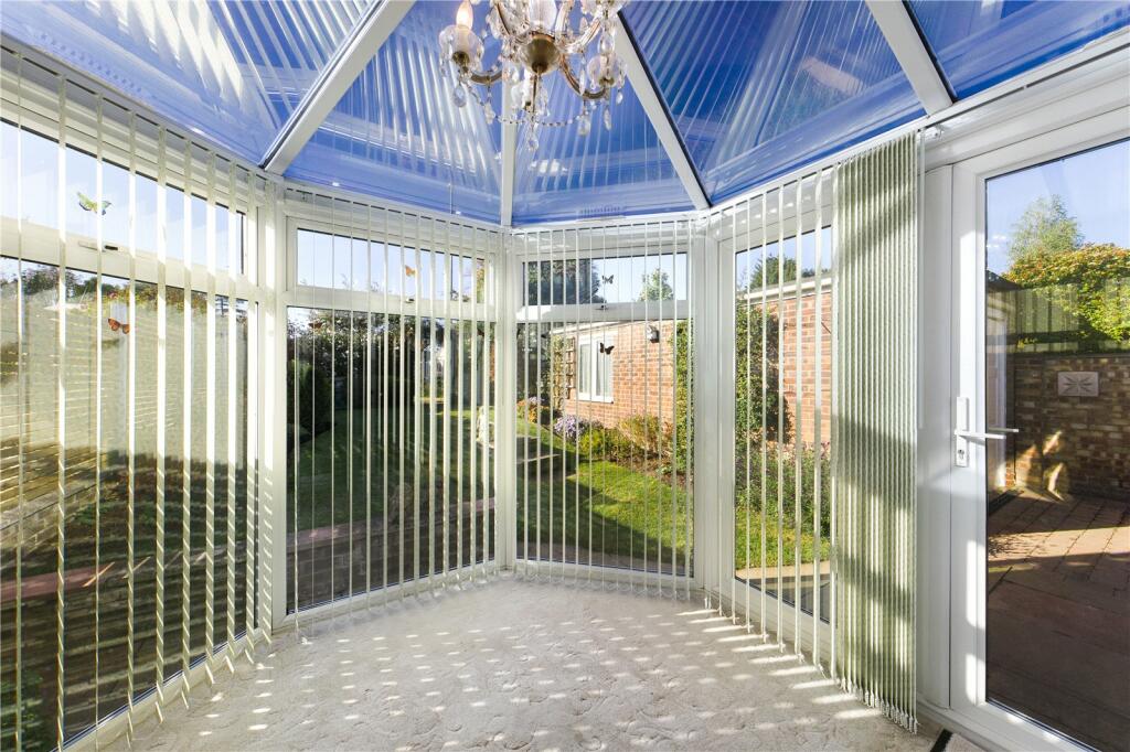 Bungalow to rent on Tythe Piece, Fenstanton, Huntingdon, Cambridgeshire