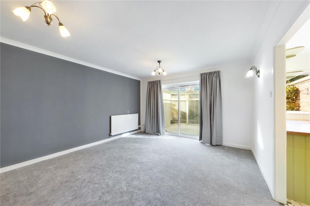 Bungalow to rent on Tythe Piece, Fenstanton, Huntingdon, Cambridgeshire