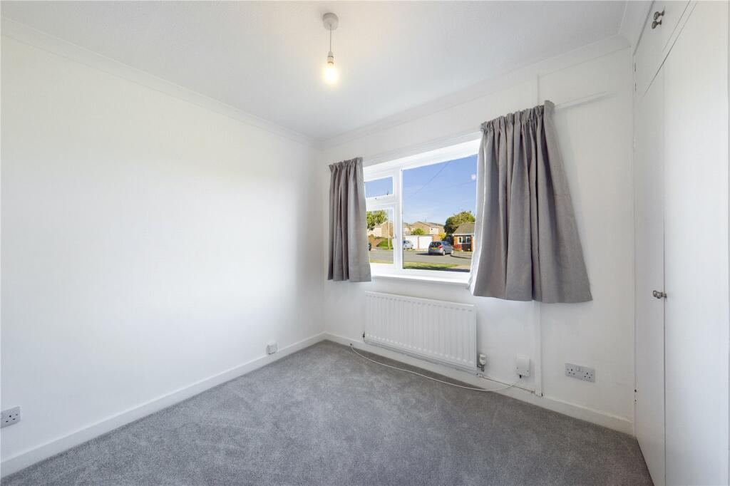 Bungalow to rent on Tythe Piece, Fenstanton, Huntingdon, Cambridgeshire