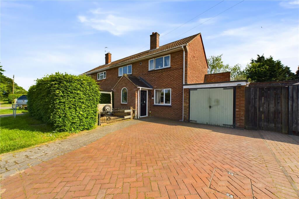 3 bedroom semidetached house for sale in Old Pound Close, Hemingford