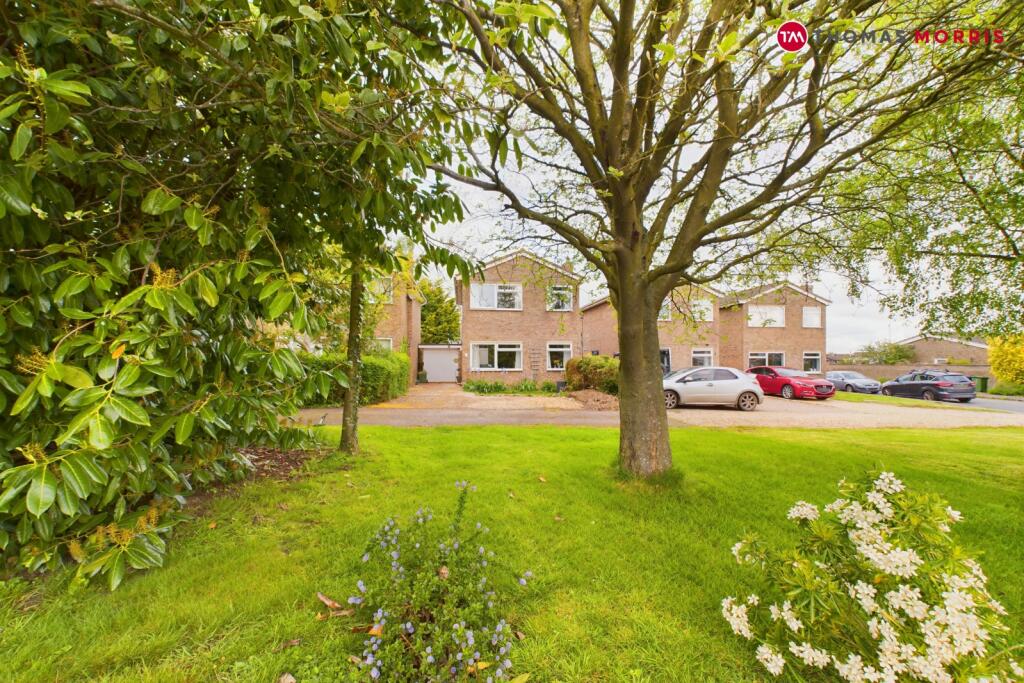 3 bedroom detached house for sale in The Poplars, Bluntisham
