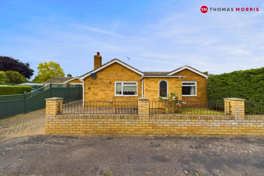 3 bedroom bungalow for sale in Butts Close, Somersham, Huntingdon