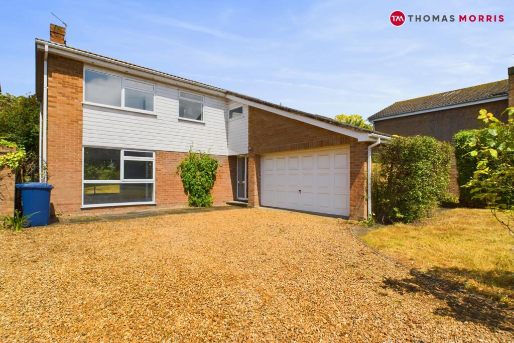 5 bedroom detached house for sale in High Street, Earith, Huntingdon