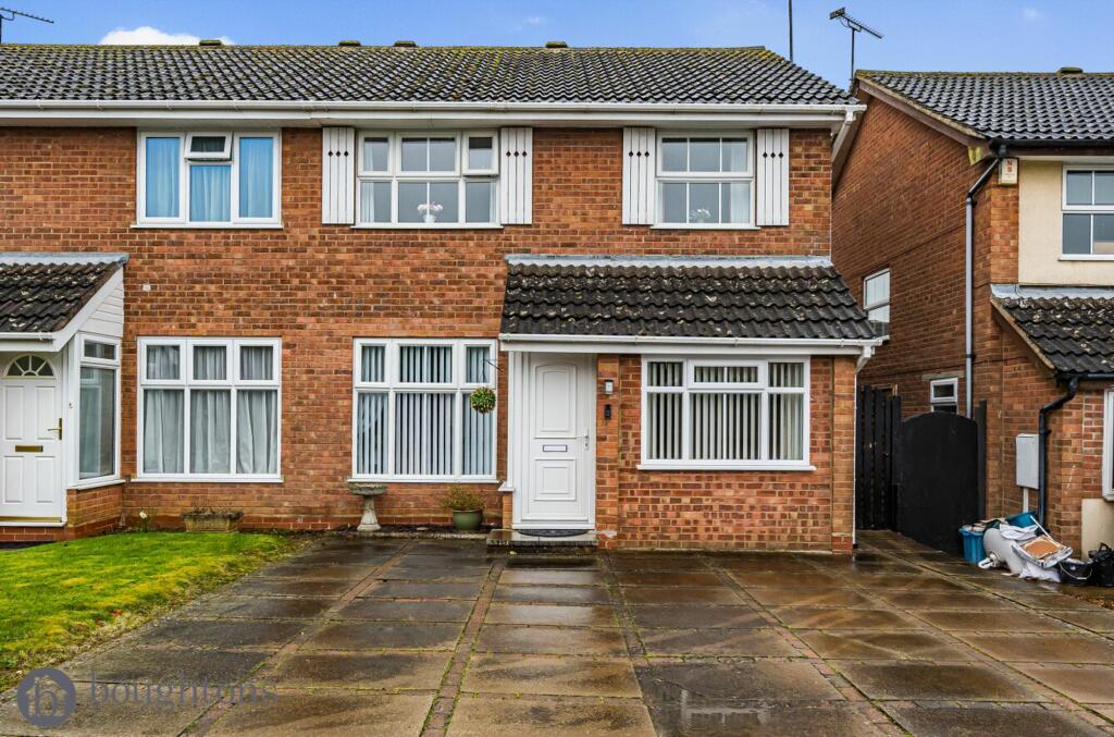 3 bedroom semidetached house for sale in Pavillons Way, Brackley, NN13