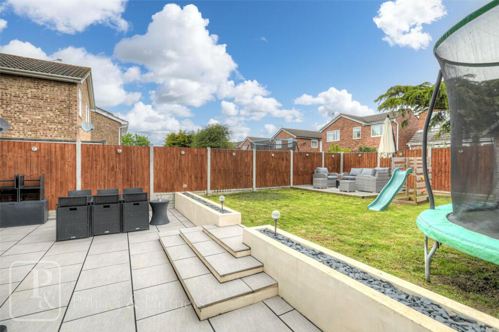 3 bedroom detached house for sale in Middleton Close, ClactononSea