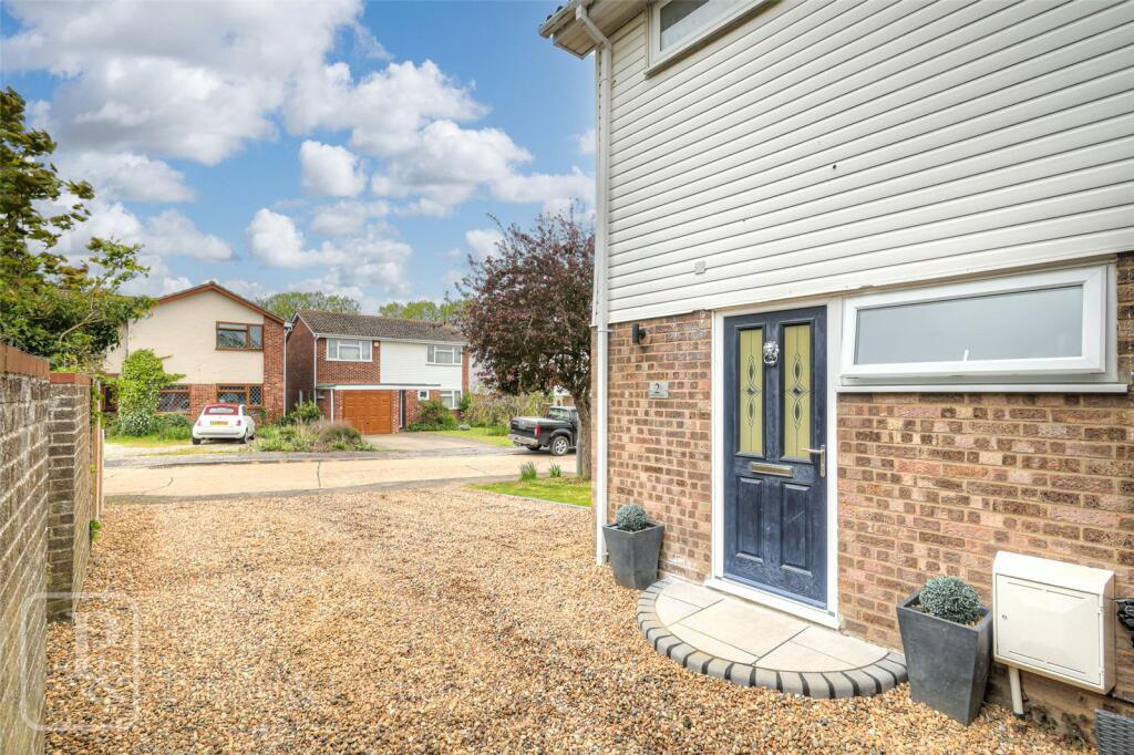 3 bedroom detached house for sale in Middleton Close, ClactononSea