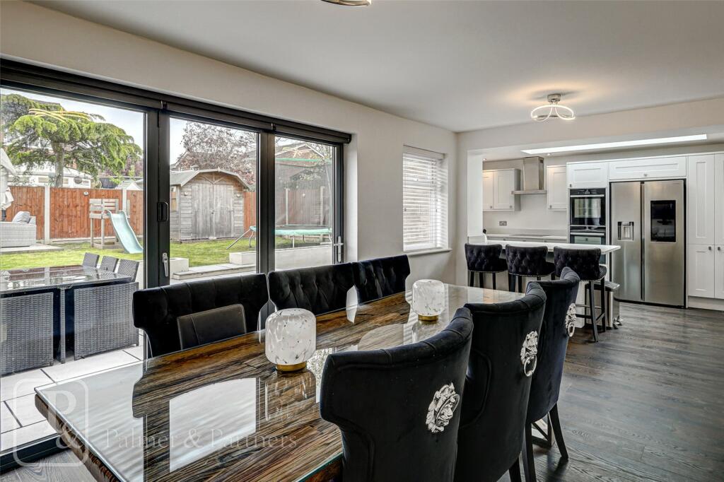 3 bedroom detached house for sale in Middleton Close, ClactononSea