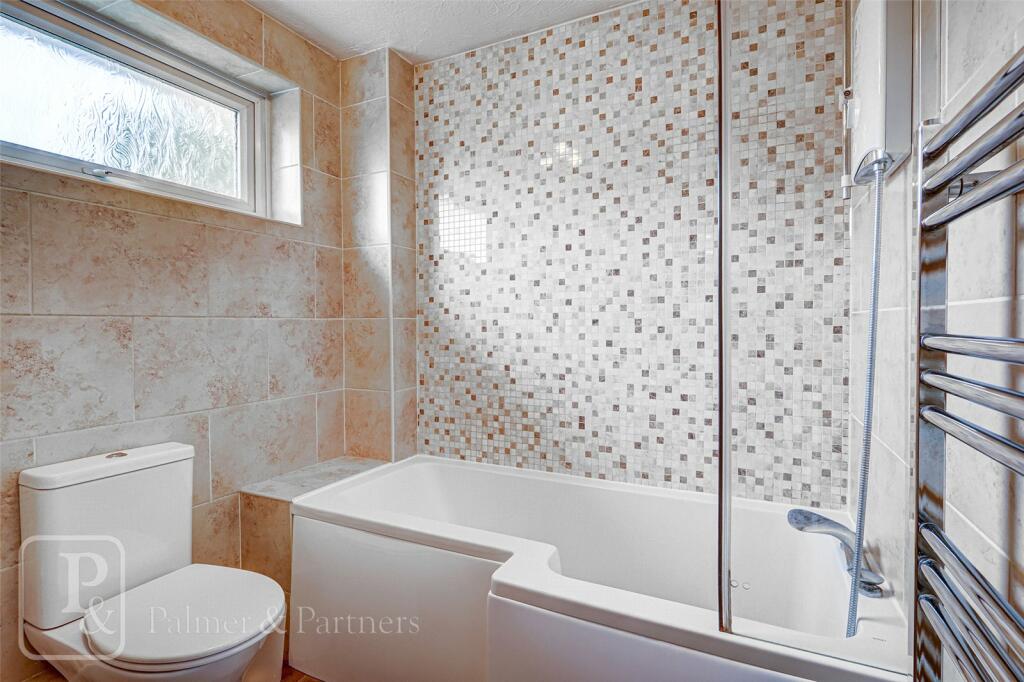 3 bedroom detached house for sale in Middleton Close, ClactononSea