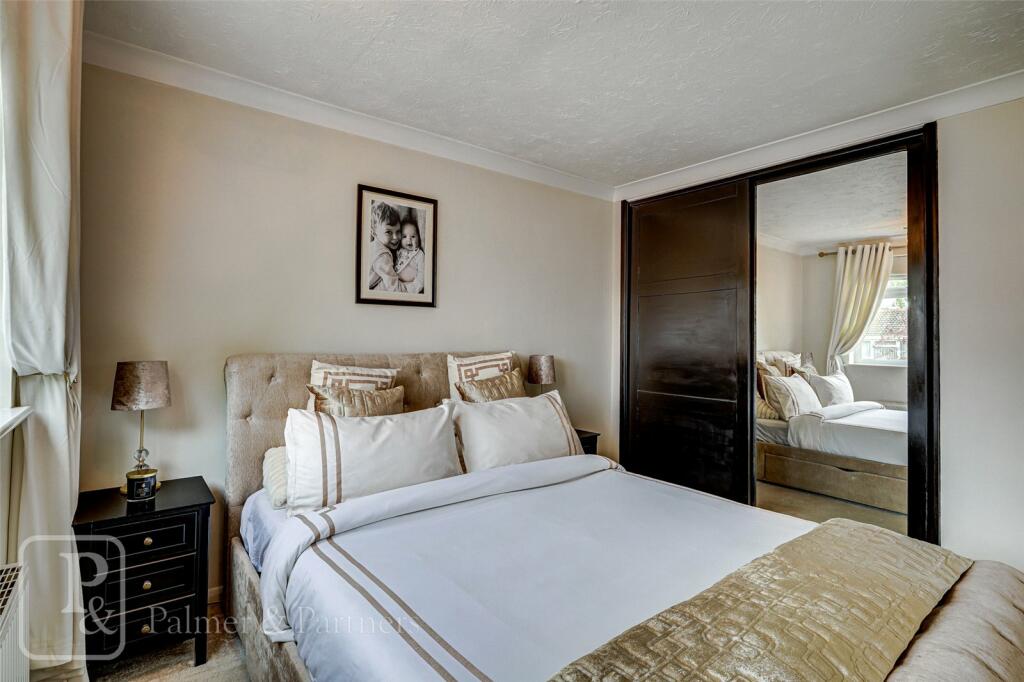 3 bedroom detached house for sale in Middleton Close, ClactononSea