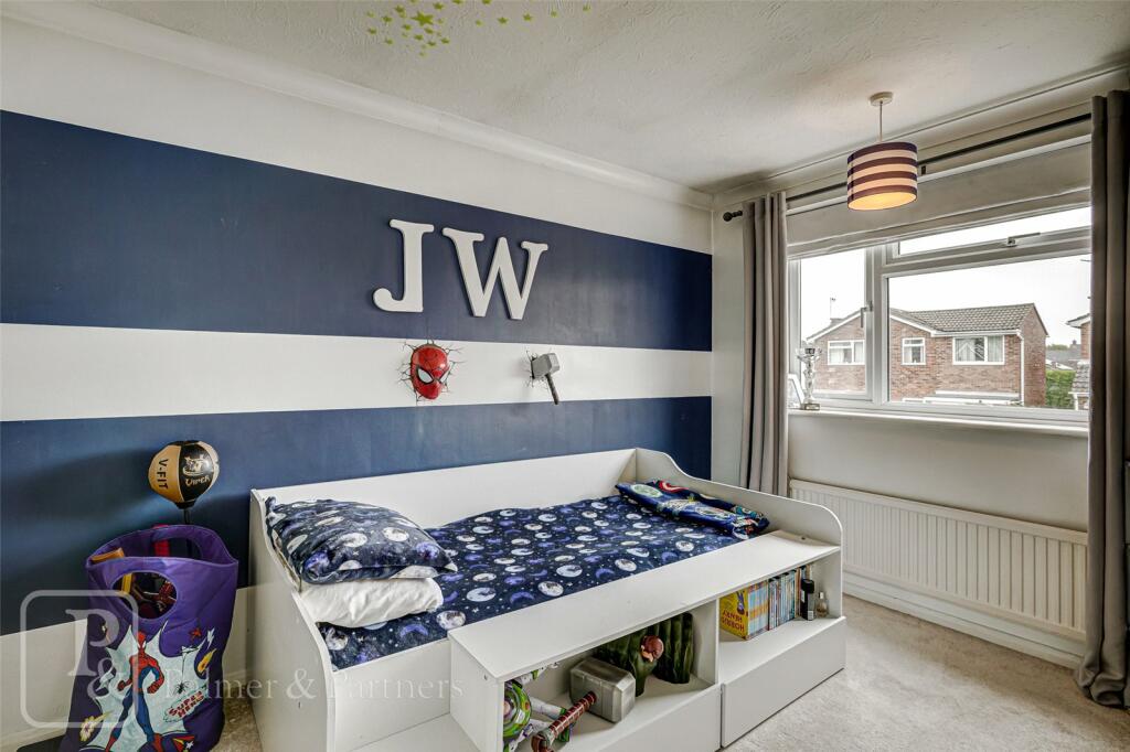 3 bedroom detached house for sale in Middleton Close, ClactononSea