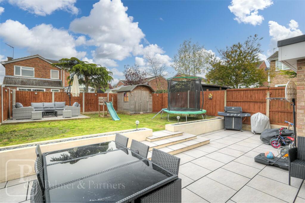 3 bedroom detached house for sale in Middleton Close, ClactononSea