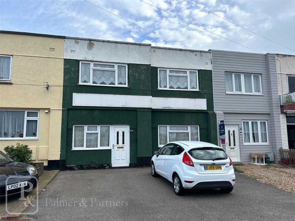 3 bedroom terraced house for sale in Burrs Road, ClactononSea, Essex