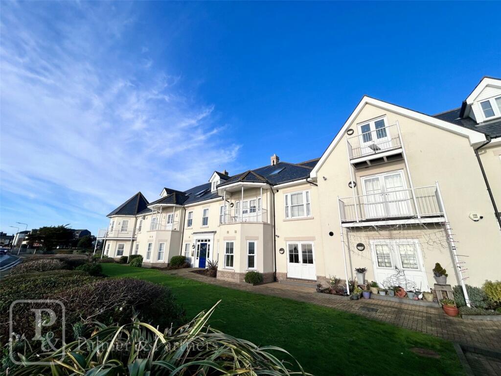 2 bedroom apartment for sale in Marine Parade East, ClactononSea, Essex, CO15