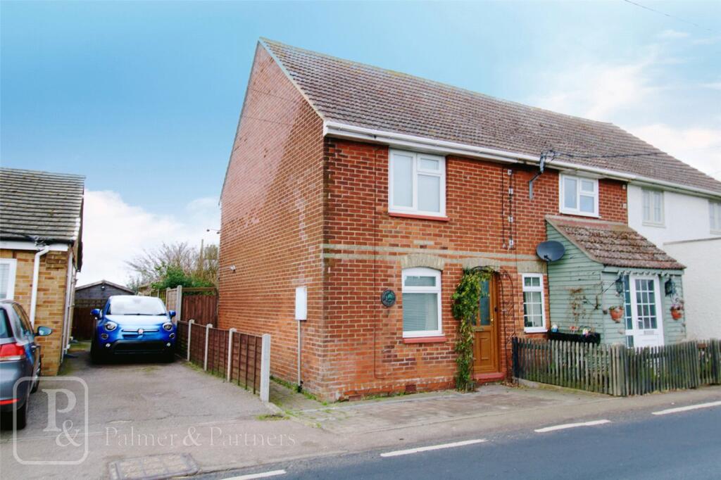 2 bedroom end of terrace house for sale in Clacton Road, Little Oakley