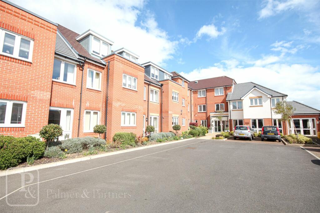 1 bedroom apartment for sale in Pole Barn Lane, FrintononSea, Essex, CO13