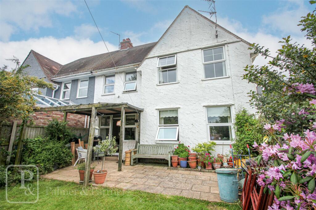 4 bedroom semidetached house for sale in Hall Lane, Walton on the Naze