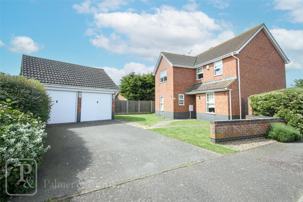 4 bedroom detached house for sale in Selsey Avenue, ClactononSea