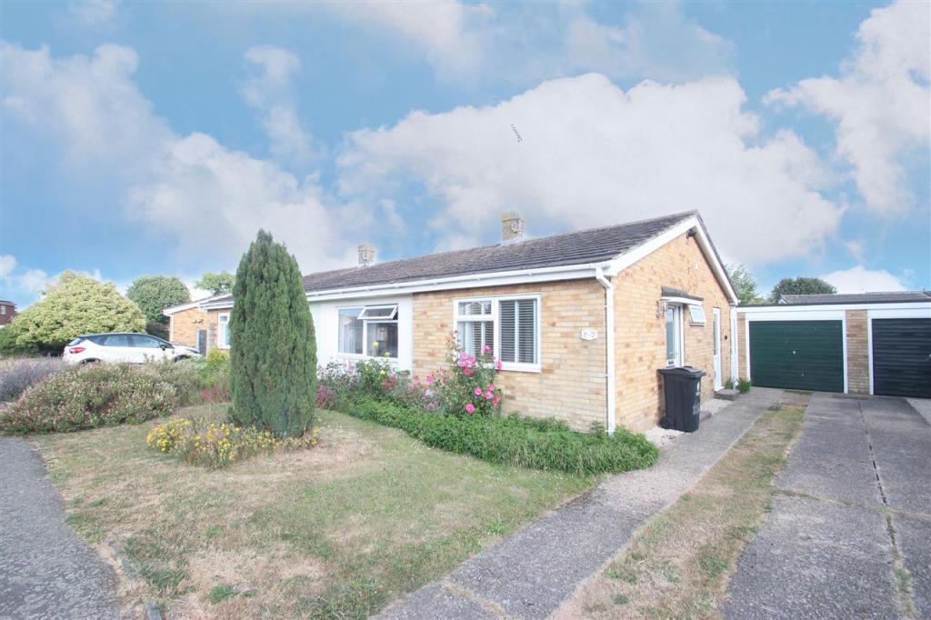 2 bedroom bungalow for sale in Birch Avenue, Great Bentley, CO7