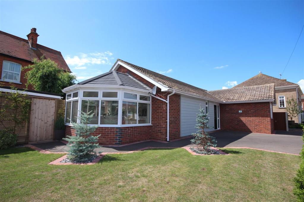 3 bedroom bungalow for sale in Washford Gardens, ClactononSea, CO15