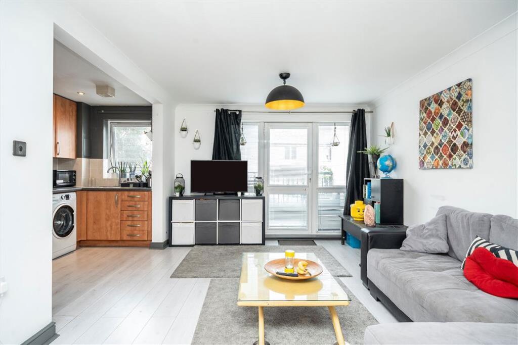 2 bedroom flat