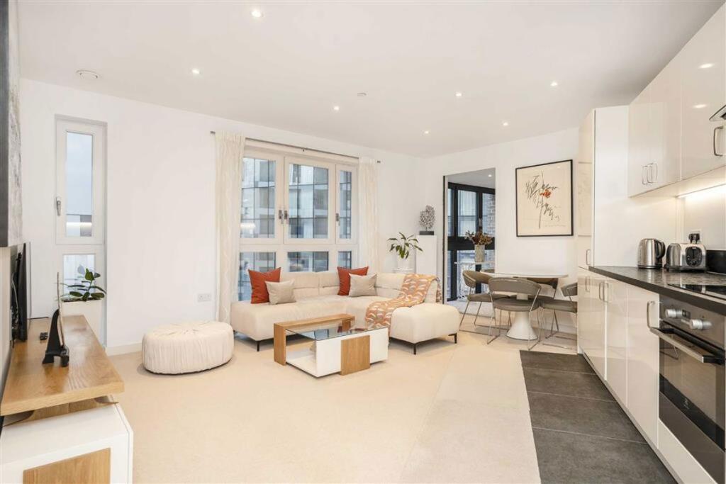 Main image of property: New Drum Street, Aldgate East