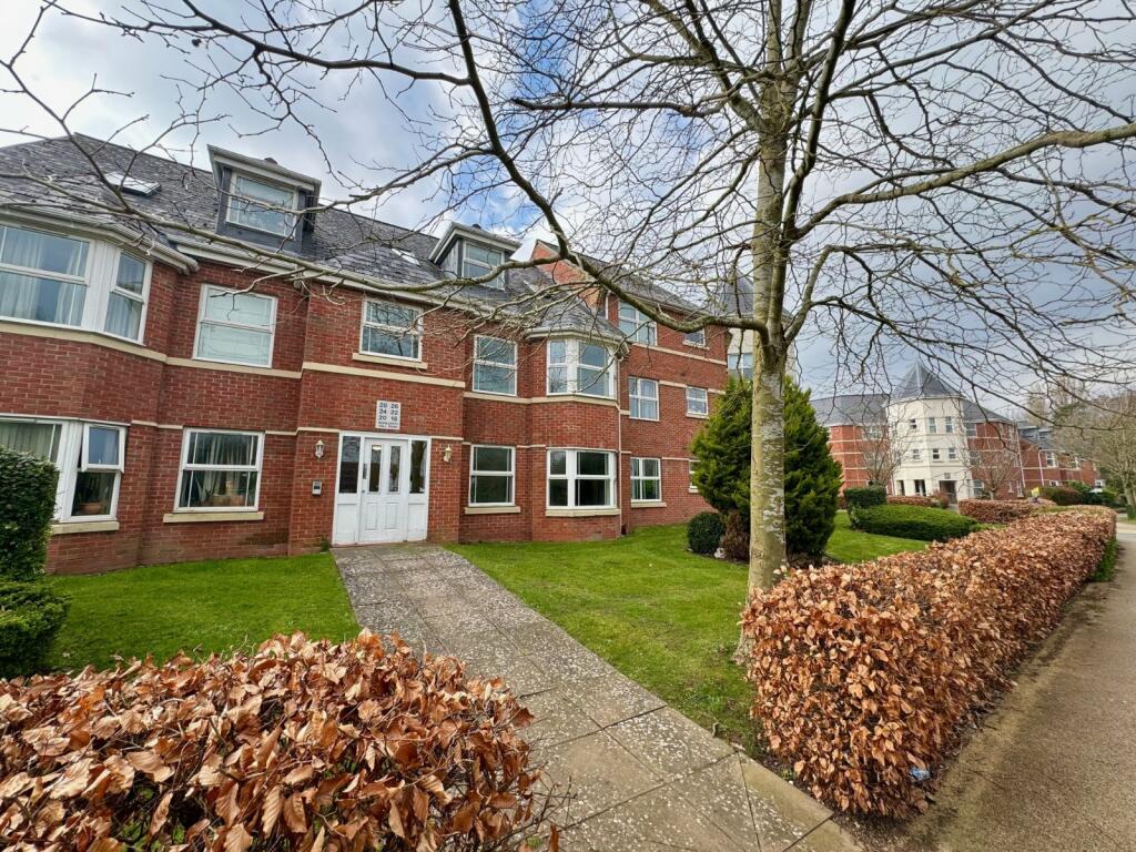 2 bedroom flat for rent in Monkspath Hall Road, Solihull, West Midlands, B91
