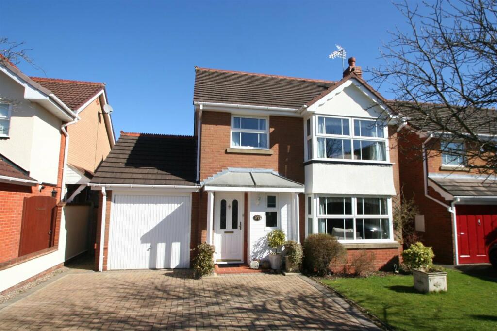 4 bedroom detached house for rent in Hartwell Close, Solihull, B91