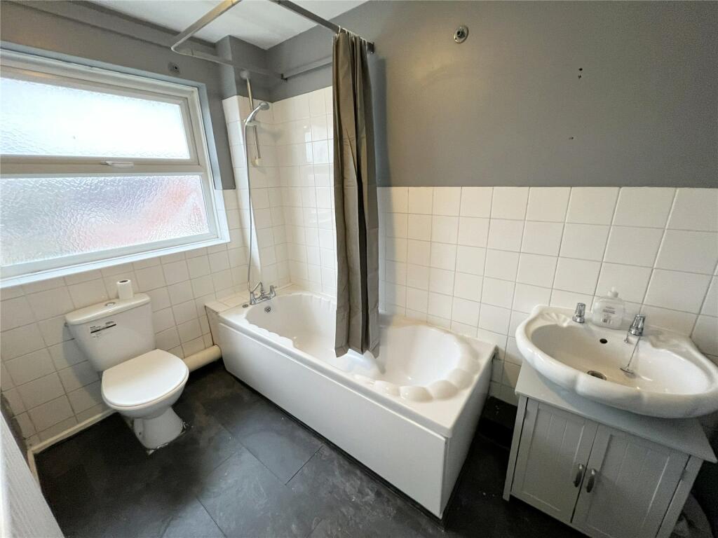 Additional property image - Graith Close, Hall Green, Birmingham, B28