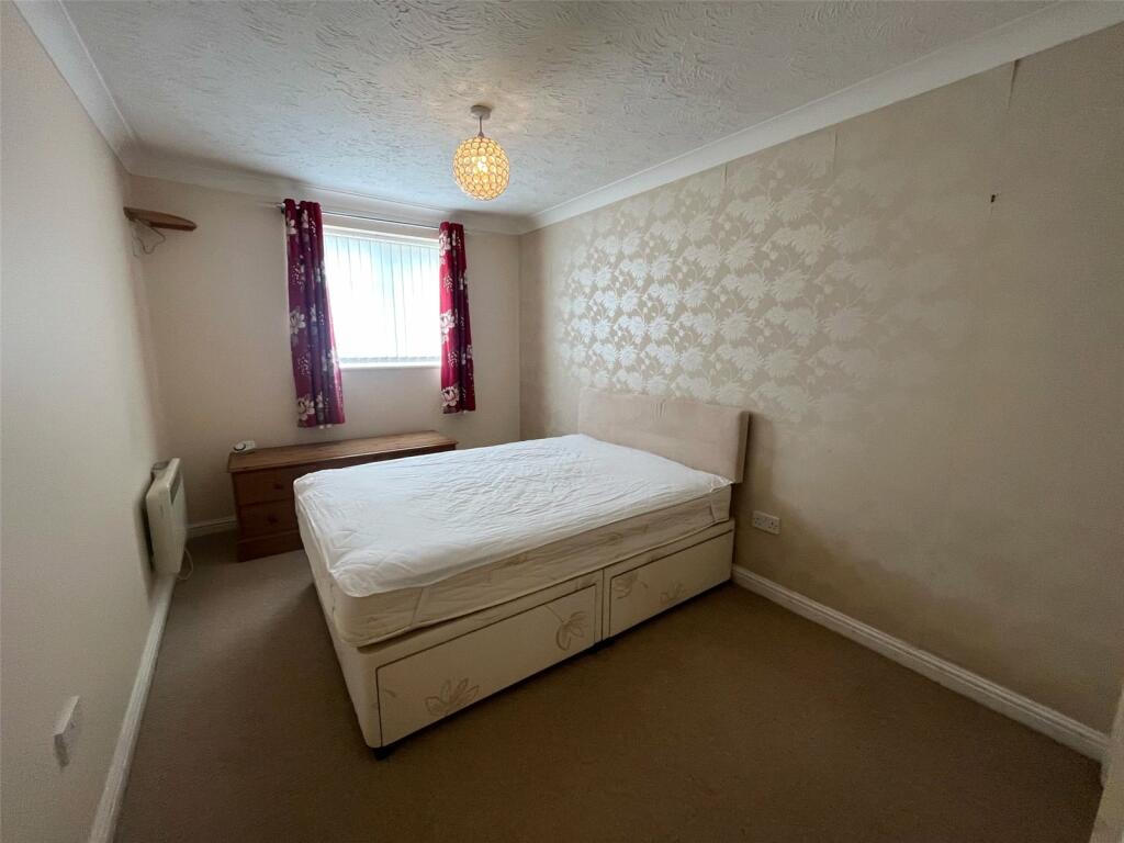 Additional property image - Warwick Road, Solihull, West Midlands, B92