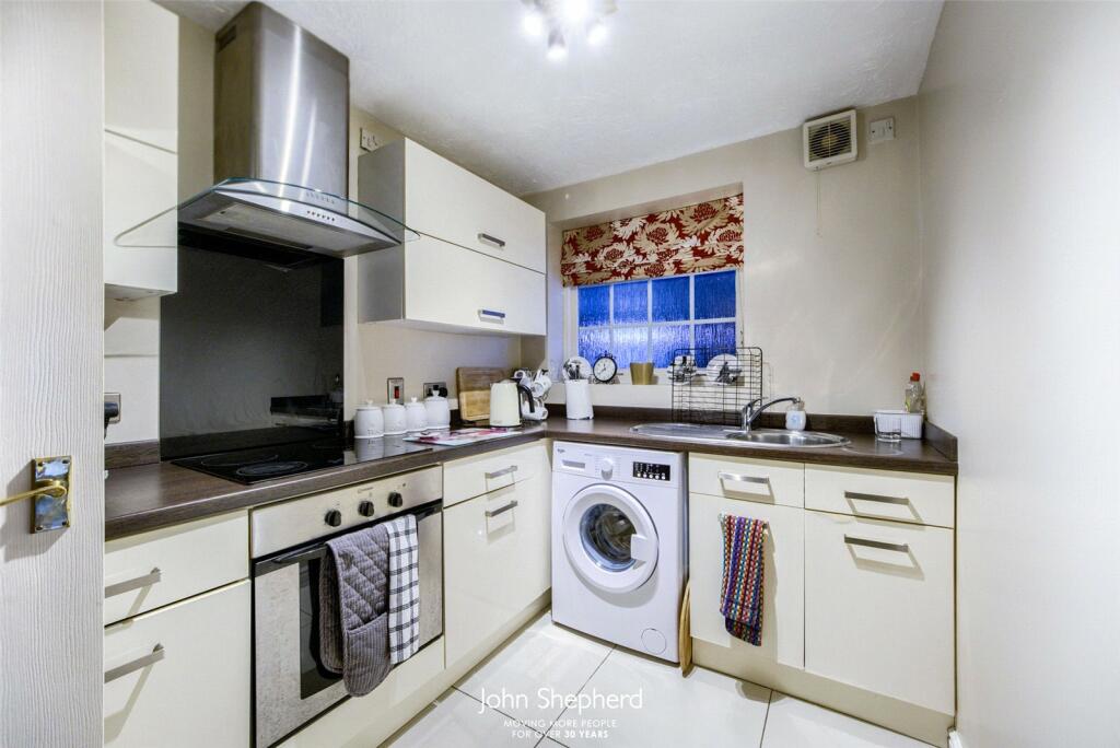 Additional property image - Warwick Road, Solihull, West Midlands, B92