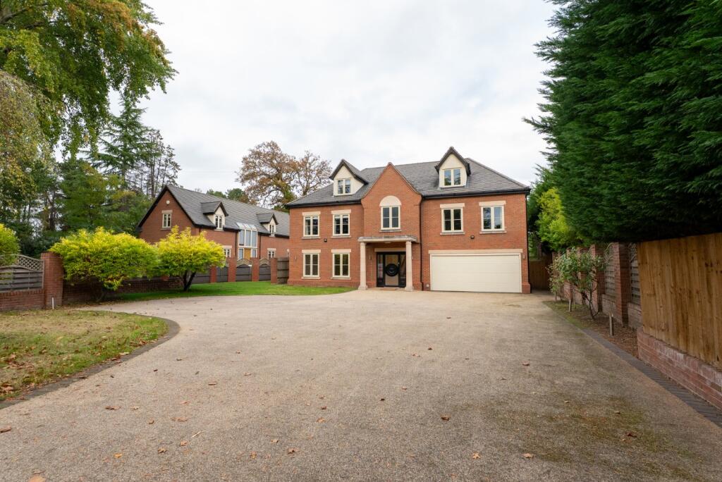 Main image of property: Warwick Road, Knowle, Solihull, West Midlands, B93