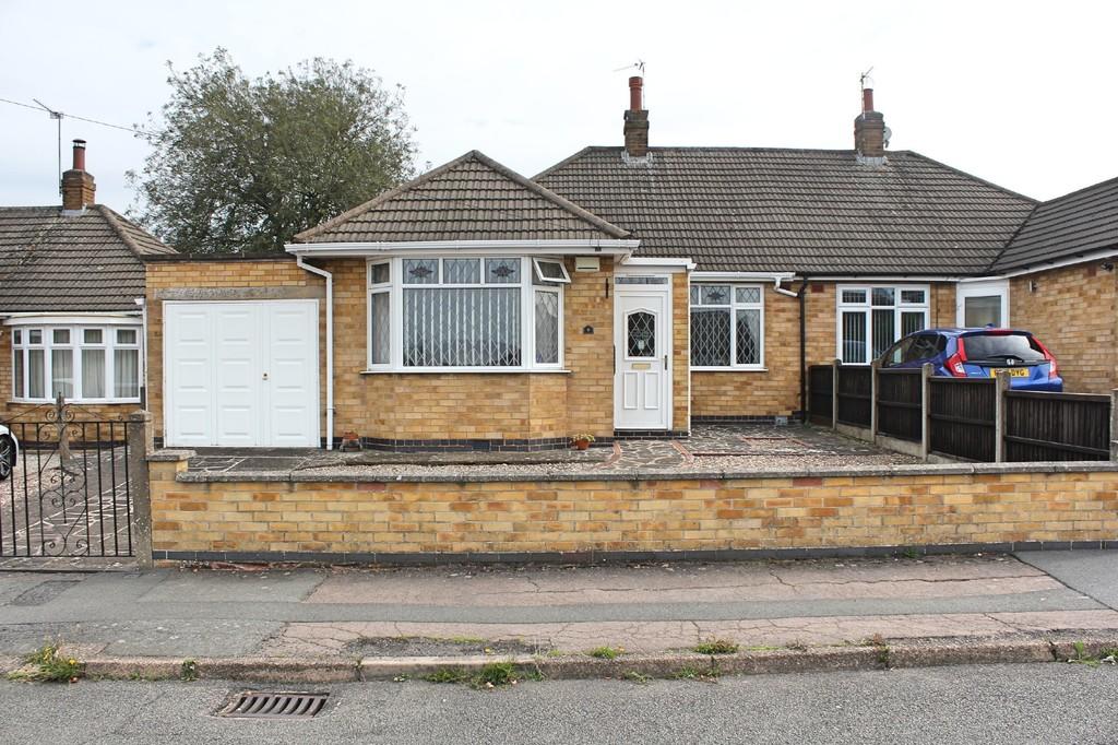2 bedroom semidetached bungalow for sale in Windermere Road, Wigston, Leicester, LE18