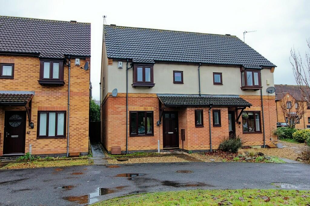 3 bedroom semidetached house for sale in Brighton Close, Wigston, LE18