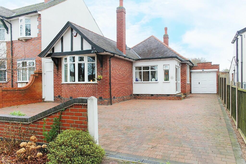2 bedroom detached bungalow for sale in Welford Road, Knighton