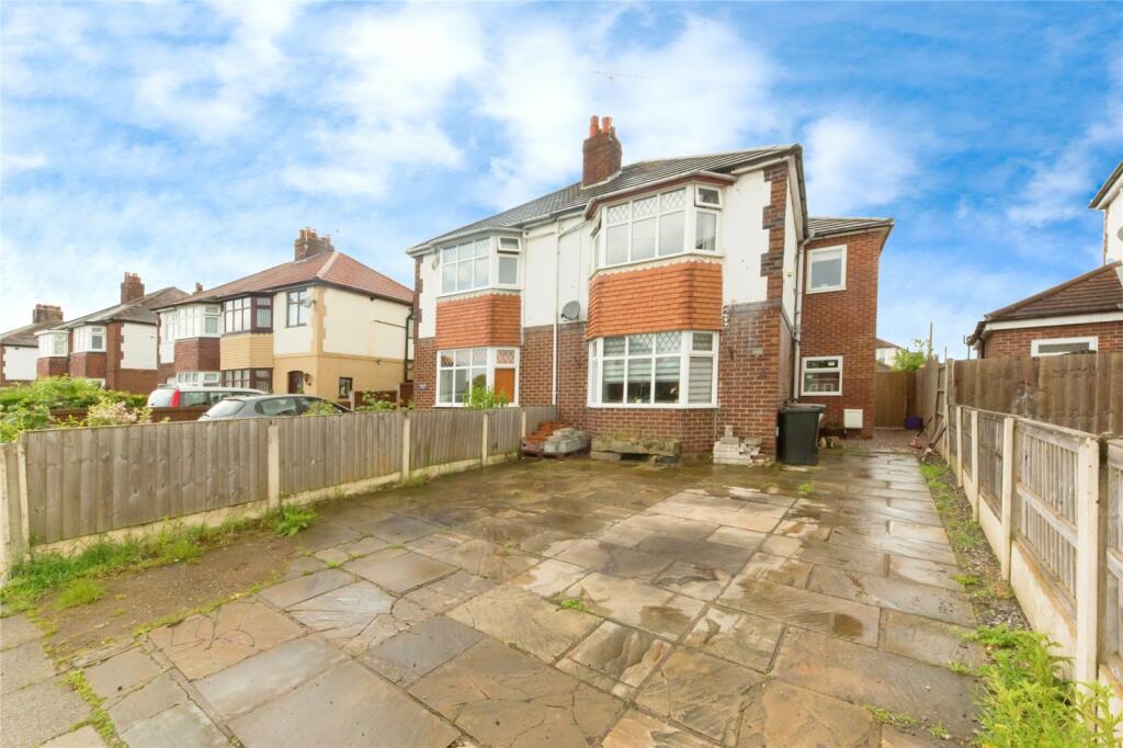 4 bedroom semidetached house for sale in Woodside Avenue, Wistaston