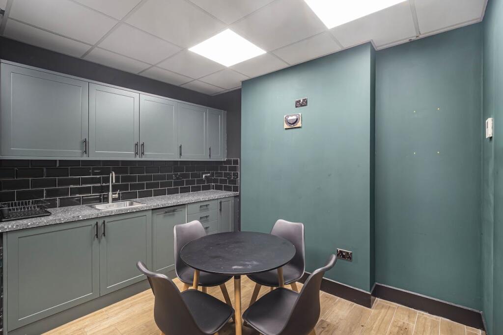 Additional property image - 108 Selsdon Road, South Croydon, CR2 6PG