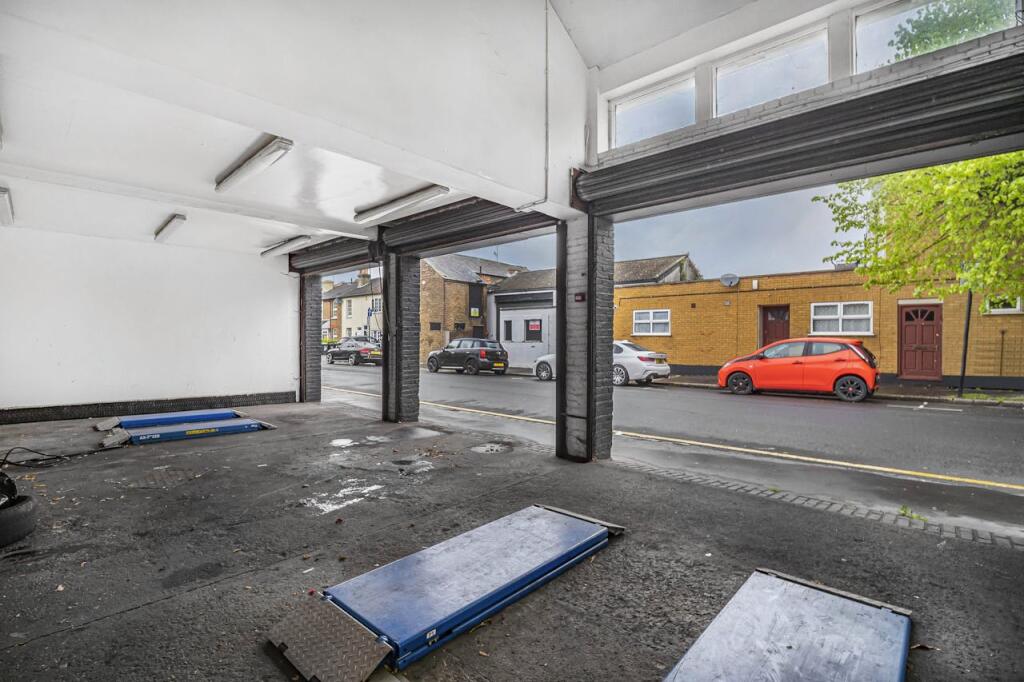 Additional property image - 108 Selsdon Road, South Croydon, CR2 6PG